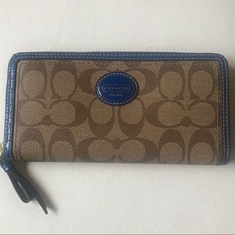 Coach zippered Wallet